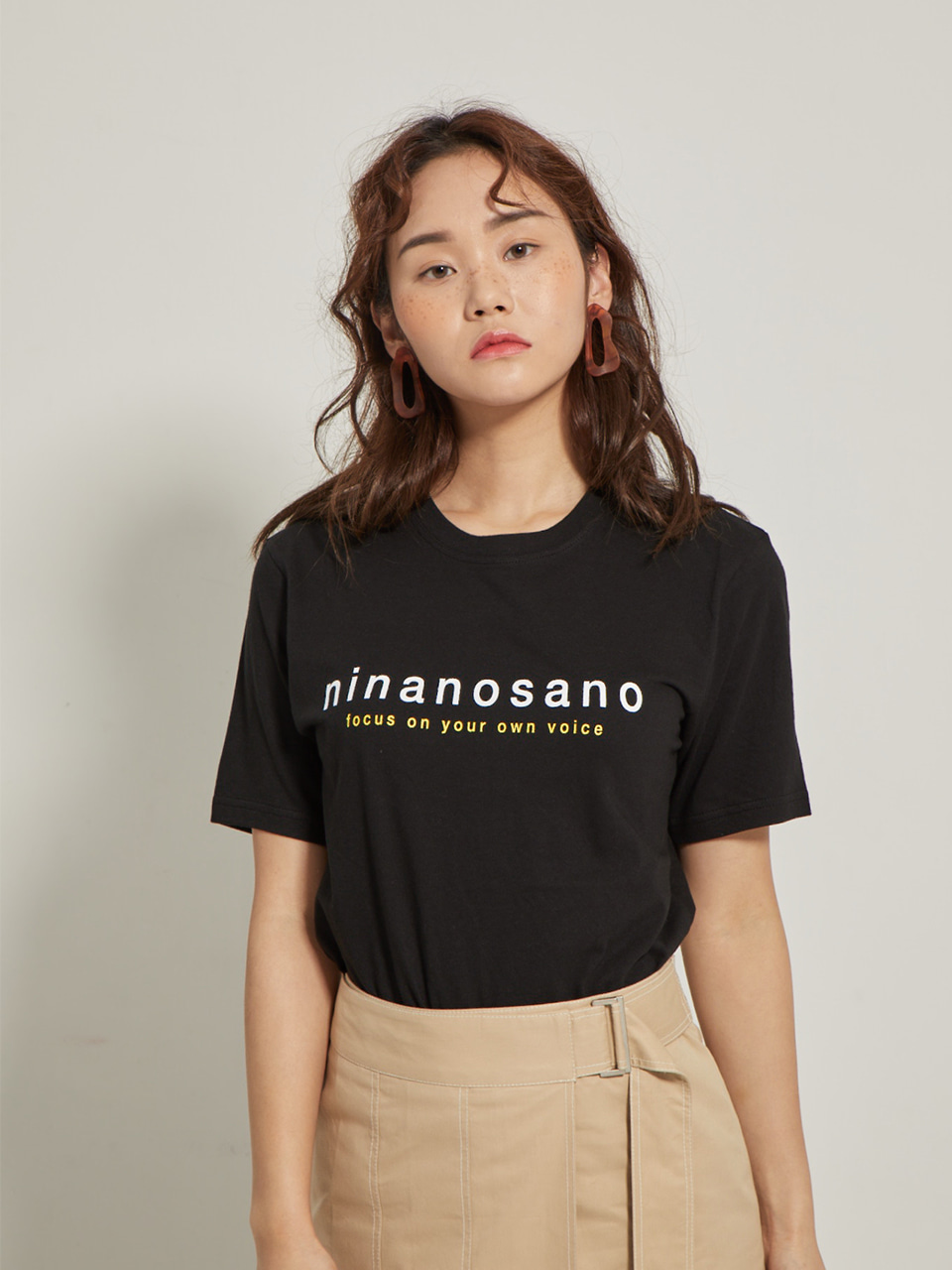 ninanosano logo T-shirts BLACK