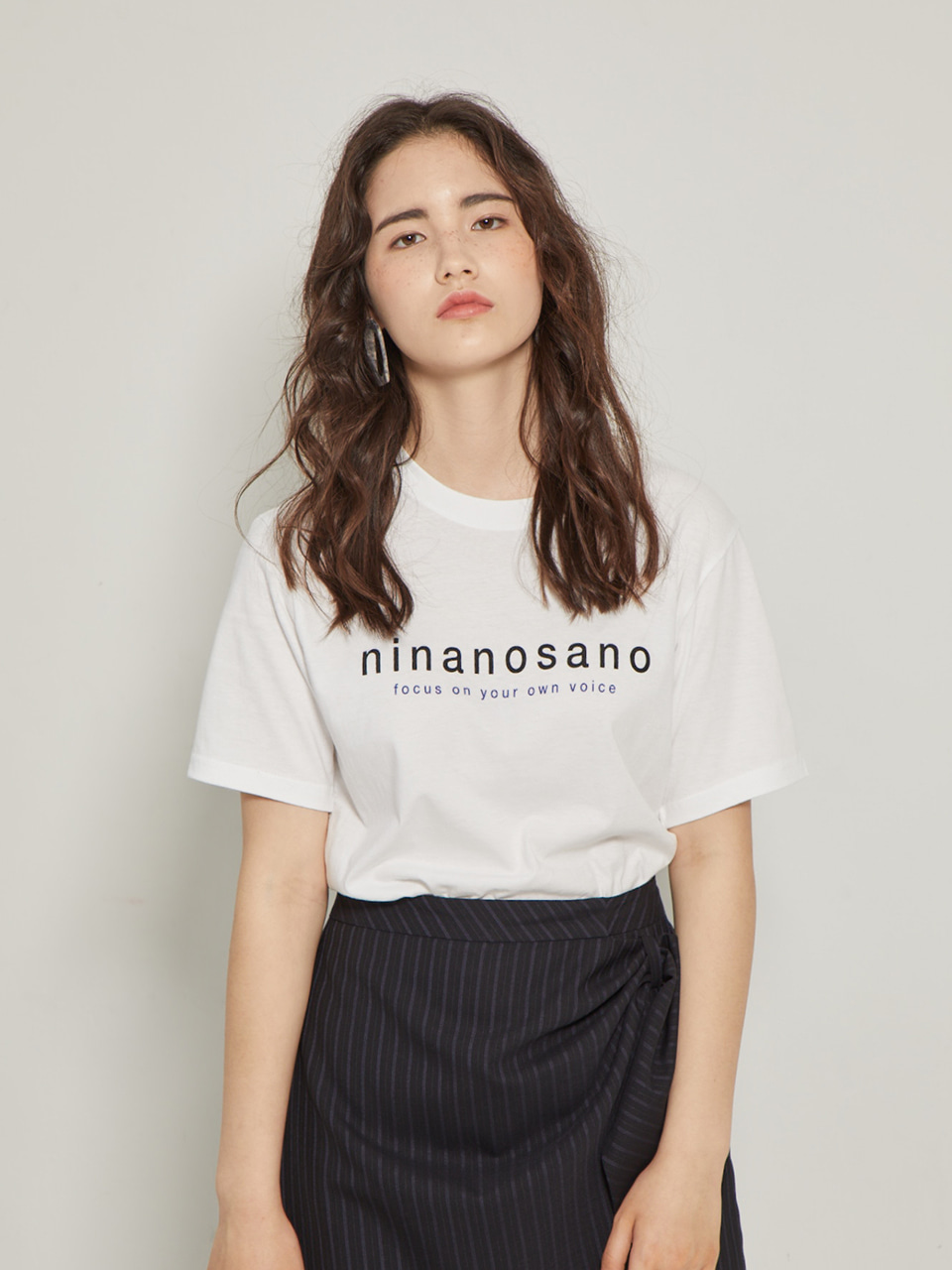 ninanosano logo T-shirts WHITE